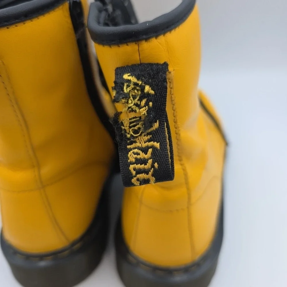 Dr Martens 1460Y Yellow Smooth Leather 8 Eyelet Combat Boots Youth size 5 Zip Up - Picture 2 of 11